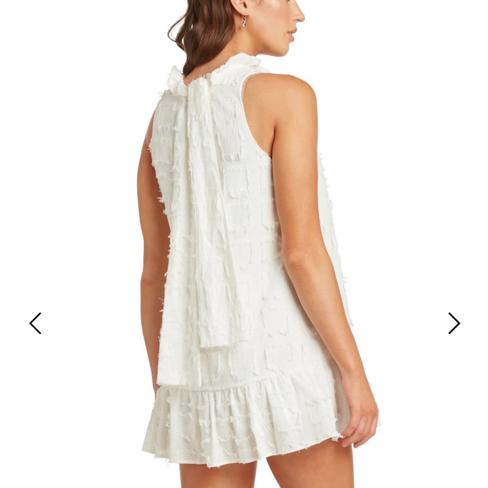 White Mustard Seed textured shift dress!!! 👗